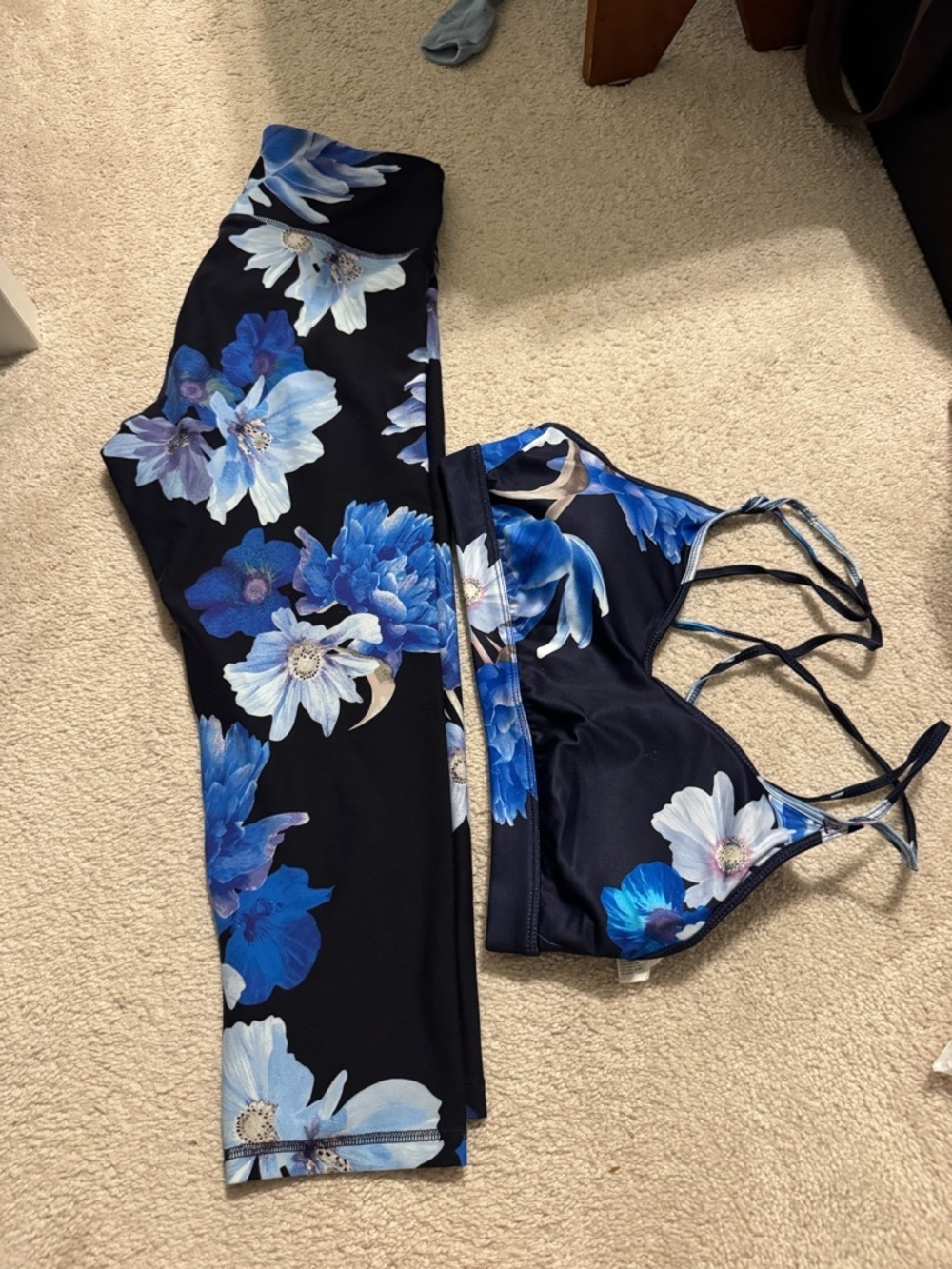 Old Navy Blue Floral Active Leggings And Matching Sports Bar